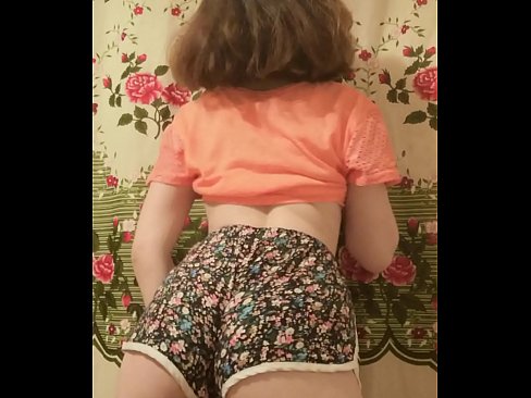 ❤️ Nwa ọhụrụ sexy na-eyipụ uwe mkpirisi ya na igwefoto ❤️ Anal video ❌️❤